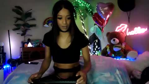 Snapshot of sweetcarimilla83 chatting on 02-24-26, 08:07 Jillian online show from 02-24-26, 08:07