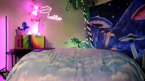 Snapshot of sweetcarimilla83 chatting on 03-21-26, 06:51 Jillian online show from 03-21-26, 06:51