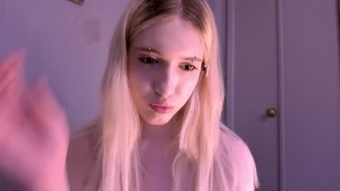 Snapshot of sweetcrystalll chatting on 08-08-26, 05:59 sweetcrystalll online show from 08-08-26, 05:59