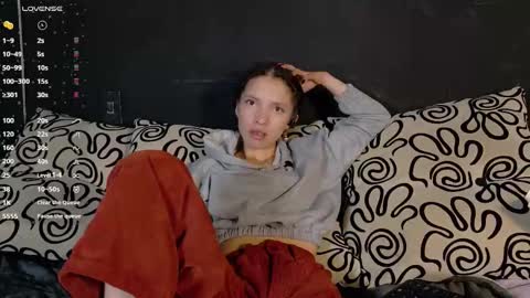 sweetdam12 online show from 10-17-25, 08:00