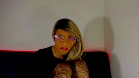 Snapshot of sweetdesaire chatting on 02-01-26, 03:43 Amelia online show from 02-01-26, 03:43