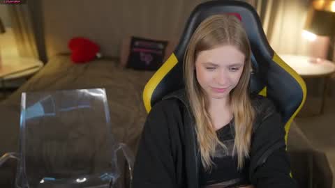 Snapshot of sweetdesiree_ chatting on 06-17-26, 10:50 Amelia online show from 06-17-26, 10:50
