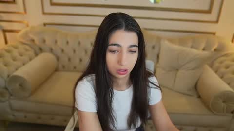 Snapshot of sweetdesiree_ chatting on 06-18-26, 06:35 Amelia online show from 06-18-26, 06:35