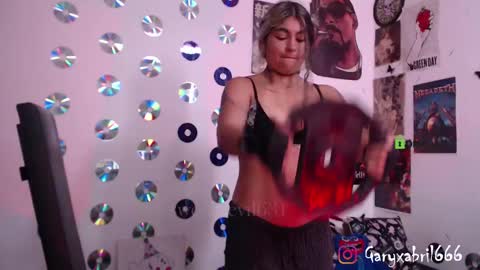 Abril online show from 03-11-25, 04:29