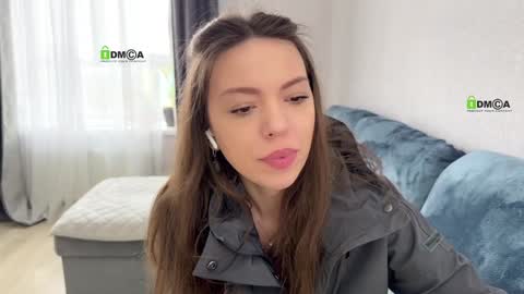 Snapshot of sweetdreamvic chatting on 01-18-25, 11:21 Vicktorious online show from 01-18-25, 11:21