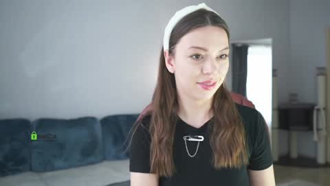 Snapshot of sweetdreamvic chatting on 02-03-25, 12:25 Vicktorious online show from 02-03-25, 12:25