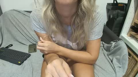 Snapshot of sweetdyzy chatting on 11-04-25, 07:40 Sweet Dyzy online show from 11-04-25, 07:40