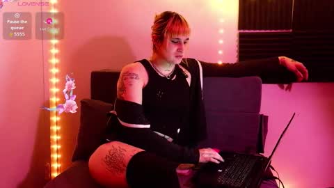 Snapshot of sweetemmarose chatting on 01-08-26, 02:36 Emma online show from 01-08-26, 02:36