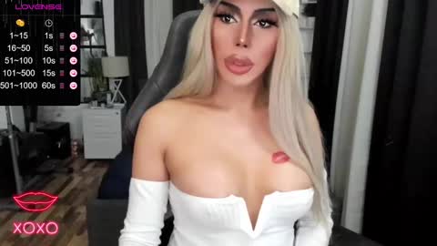 Snapshot of sweetestcandice08 chatting on 01-15-25, 01:09 CANDACE online show from 01-15-25, 01:09