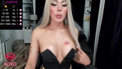 Snapshot of sweetestcandice08 chatting on 10-02-25, 02:40 CANDACE online show from 10-02-25, 02:40