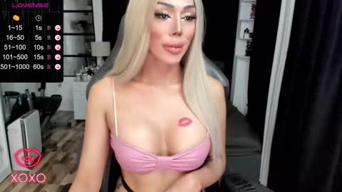 Snapshot of sweetestcandice08 chatting on 10-08-25, 02:31 CANDACE online show from 10-08-25, 02:31