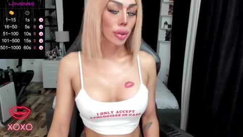 Snapshot of sweetestcandice08 chatting on 10-21-25, 07:03 CANDACE online show from 10-21-25, 07:03