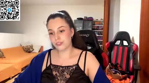 Snapshot of sweetfenomen67 chatting on 06-20-26, 07:05 Joanna online show from 06-20-26, 07:05