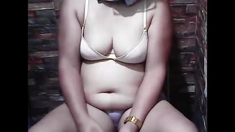 Snapshot of sweetflower4u chatting on 10-17-25, 08:06 sweetflower4u online show from 10-17-25, 08:06