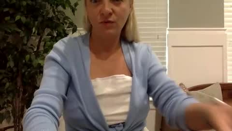 sweetgapeach1 online show from 09-18-25, 02:30