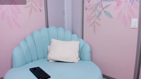 Snapshot of sweetgirl4u_ chatting on 02-13-25, 10:12 MIA online show from 02-13-25, 10:12