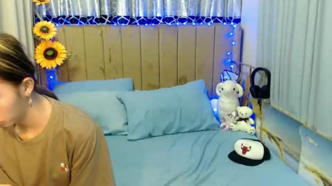 Snapshot of sweetgirl_daphne chatting on 06-14-26, 12:07 sweetgirl_daphne online show from 06-14-26, 12:07