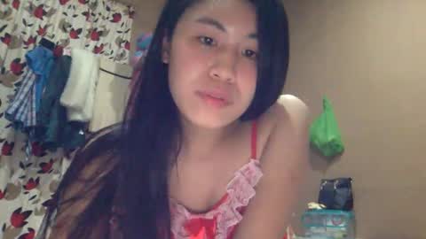 Snapshot of sweetgirllucy24xx chatting on 04-11-26, 05:28 sweetgirllucy24xx online show from 04-11-26, 05:28