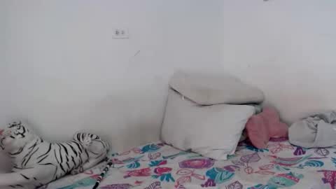 Snapshot of sweetgirsl chatting on 05-26-26, 07:43 sweetgirsl online show from 05-26-26, 07:43