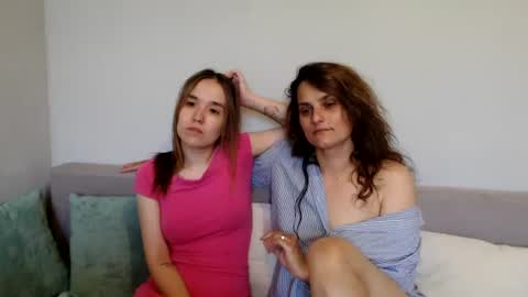Alina and Mia online show from 06-13-26, 10:24