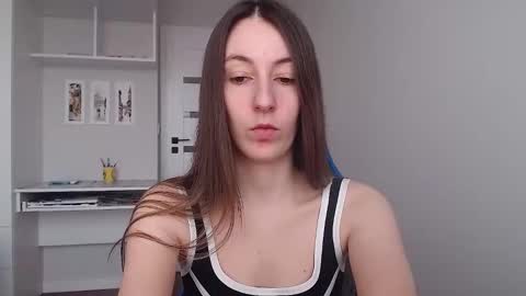 Snapshot of sweetheart_77 chatting on 02-20-26, 09:54 Emma online show from 02-20-26, 09:54