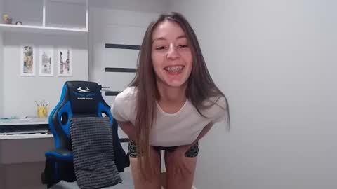 Snapshot of sweetheart_77 chatting on 02-26-26, 06:07 Emma online show from 02-26-26, 06:07
