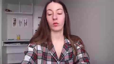 Snapshot of sweetheart_77 chatting on 03-17-26, 08:28 Emma online show from 03-17-26, 08:28