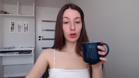 Snapshot of sweetheart_77 chatting on 04-23-26, 09:41 Emma online show from 04-23-26, 09:41