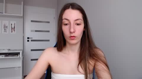 Snapshot of sweetheart_77 chatting on 05-31-26, 09:38 Emma online show from 05-31-26, 09:38