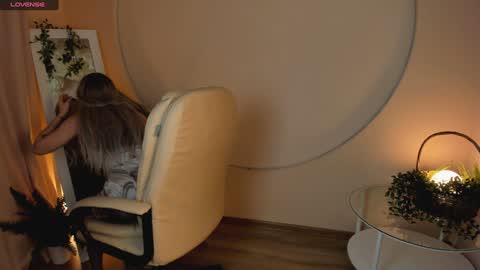 Kira online show from 12-04-24, 02:59