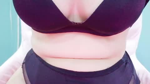 sweetie_bae99 online show from 05-18-26, 04:35