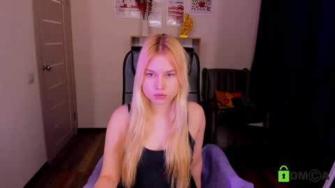 Mia online show from 02-12-26, 03:29