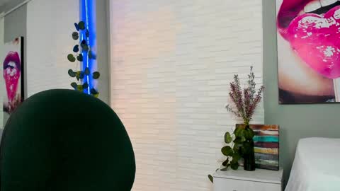 Snapshot of sweetieandjuiicy chatting on 01-22-25, 10:05 Call me Nataly online show from 01-22-25, 10:05