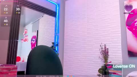 Snapshot of sweetieandjuiicy chatting on 02-18-25, 02:27 Call me Nataly online show from 02-18-25, 02:27