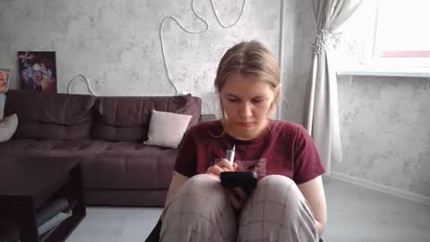 SweetieeFox online show from 09-11-25, 06:24