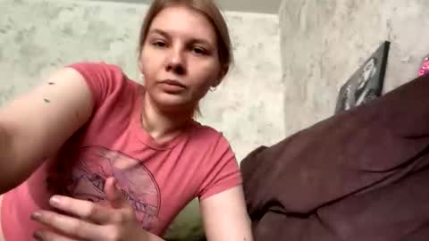 SweetieeFox online show from 09-15-25, 06:24