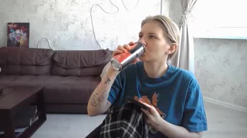 SweetieeFox online show from 09-17-25, 06:48