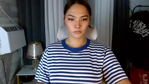 Snapshot of sweetiefox1 chatting on 10-10-25, 01:37 sweetiefox1 online show from 10-10-25, 01:37