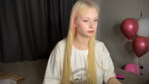 Snapshot of sweetielis chatting on 12-15-24, 04:26 sweetie Lisa3 online show from 12-15-24, 04:26