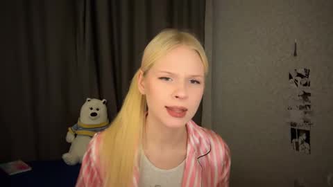 Snapshot of sweetielis chatting on 01-10-25, 04:44 sweetie Lisa3 online show from 01-10-25, 04:44