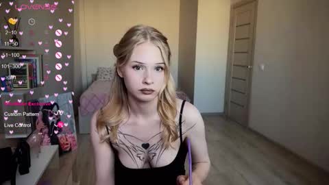Snapshot of sweetielis chatting on 09-08-25, 02:49 sweetie Lisa3 online show from 09-08-25, 02:49