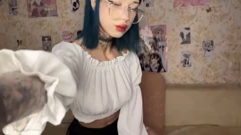 Snapshot of sweetiemurmur chatting on 11-20-25, 11:15 Karina online show from 11-20-25, 11:15