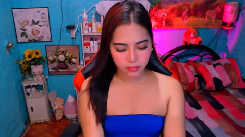 Snapshot of sweetienicole chatting on 12-12-24, 08:10 Nicole online show from 12-12-24, 08:10