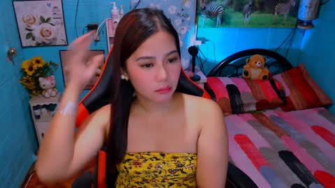 Snapshot of sweetienicole chatting on 01-16-25, 04:28 Nicole online show from 01-16-25, 04:28
