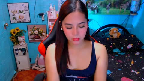 Snapshot of sweetienicole chatting on 01-18-25, 04:37 Nicole online show from 01-18-25, 04:37
