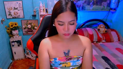 Snapshot of sweetienicole chatting on 01-29-25, 01:27 Nicole online show from 01-29-25, 01:27