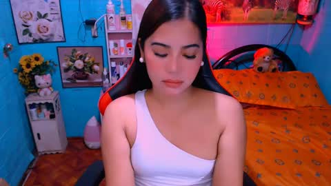 Snapshot of sweetienicole chatting on 02-13-25, 02:01 Nicole online show from 02-13-25, 02:01