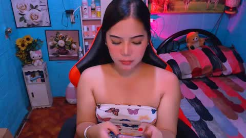 Snapshot of sweetienicole chatting on 02-19-25, 08:01 Nicole online show from 02-19-25, 08:01