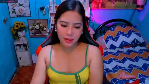 Snapshot of sweetienicole chatting on 03-06-25, 12:21 Nicole online show from 03-06-25, 12:21