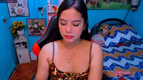 Snapshot of sweetienicole chatting on 03-07-25, 06:00 Nicole online show from 03-07-25, 06:00